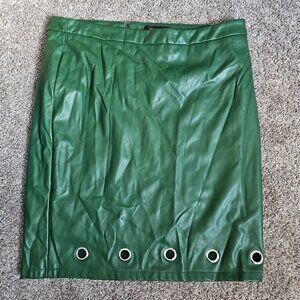 Ashley Stewart Green Size 20 Faux Leather Knee High Grommeted Skirt w. Zipper